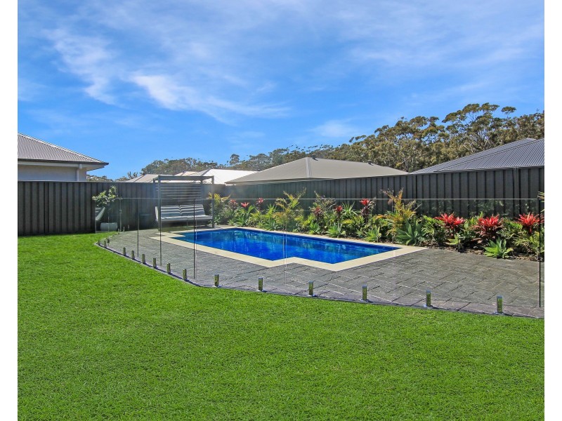 18 Apple Street, Fern Bay NSW 2295