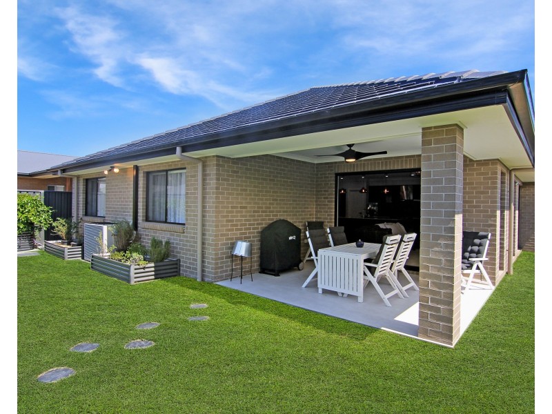 18 Apple Street, Fern Bay NSW 2295