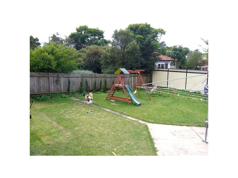 4 Georges Crescent, Roselands NSW 2196