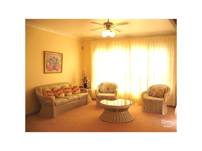 18 Rona St, Peakhurst NSW 2210