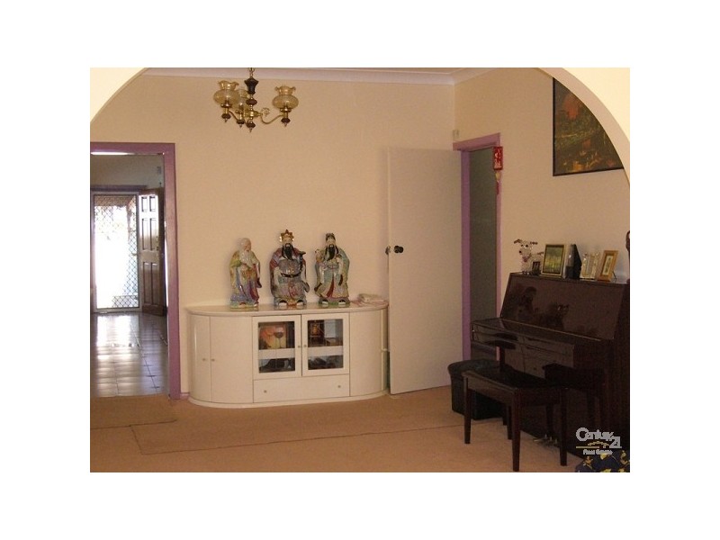 18 Rona St, Peakhurst NSW 2210