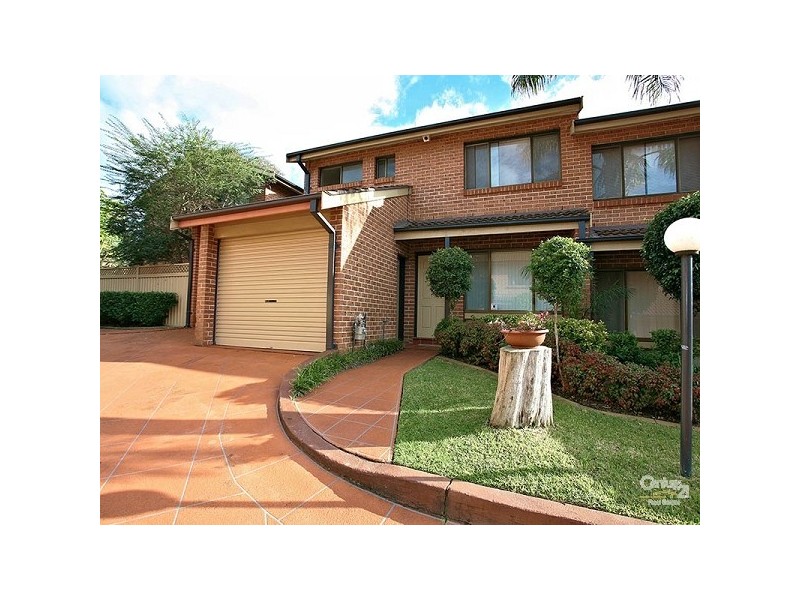 2/98 Woniora Rd, Hurstville NSW 2220