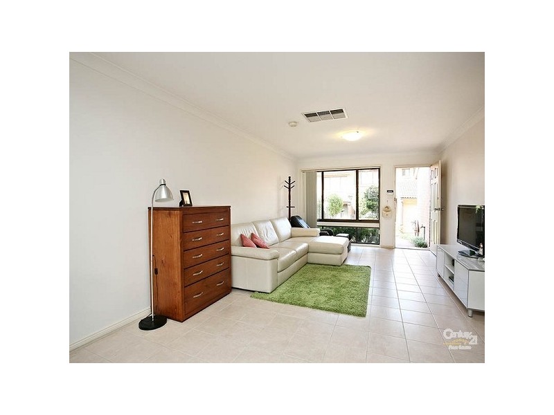 2/98 Woniora Rd, Hurstville NSW 2220