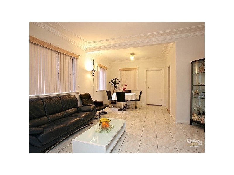 16 Macquarie Pl, Mortdale NSW 2223