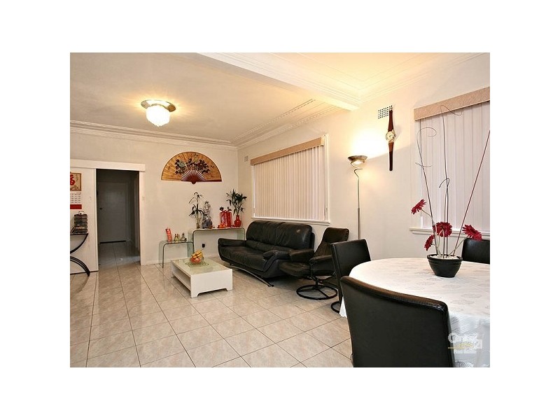 16 Macquarie Pl, Mortdale NSW 2223