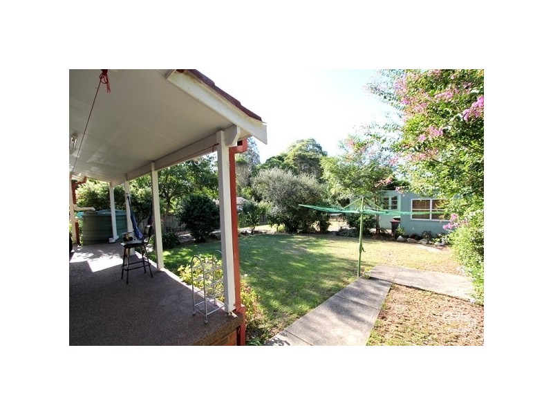 4 Clarendon Road, Peakhurst NSW 2210