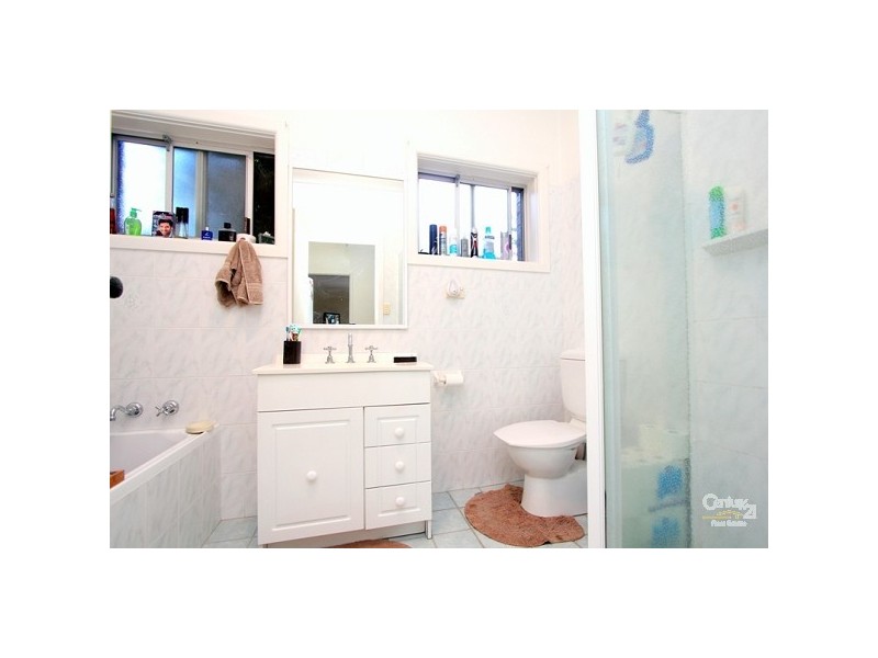 4 Clarendon Road, Peakhurst NSW 2210