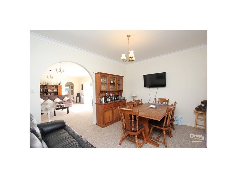 4 Clarendon Road, Peakhurst NSW 2210