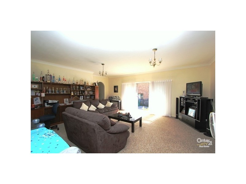 4 Clarendon Road, Peakhurst NSW 2210