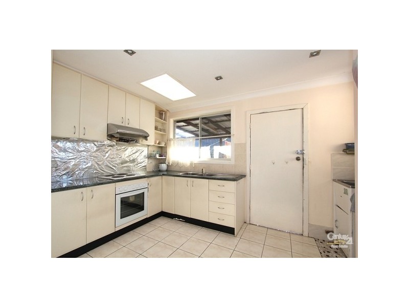 2/39 Bassett Street, Hurstville NSW 2220