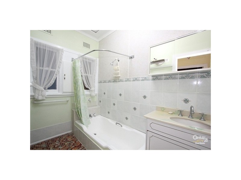 8 Smiths Avenue, Hurstville NSW 2220