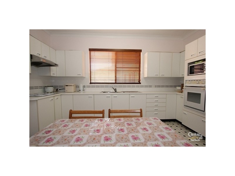 2/9-11 Jubilee Ave, Carlton NSW 2218