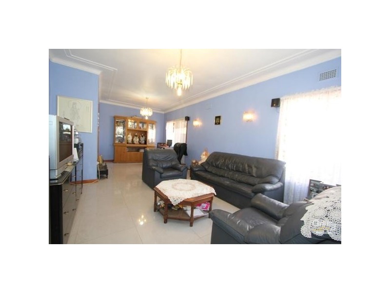 23 Leigh Avenue, Roselands NSW 2196