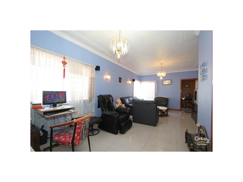 23 Leigh Avenue, Roselands NSW 2196