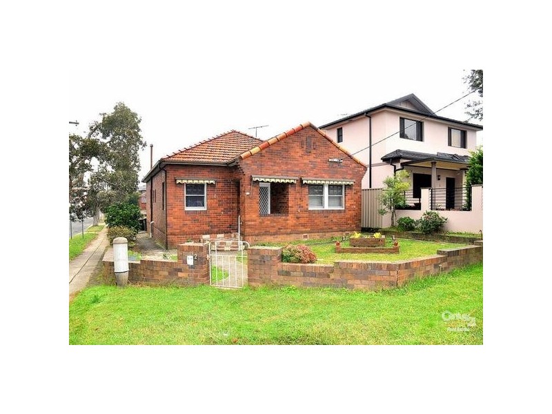 2 Mayfair Crescent, Beverly Hills NSW 2209