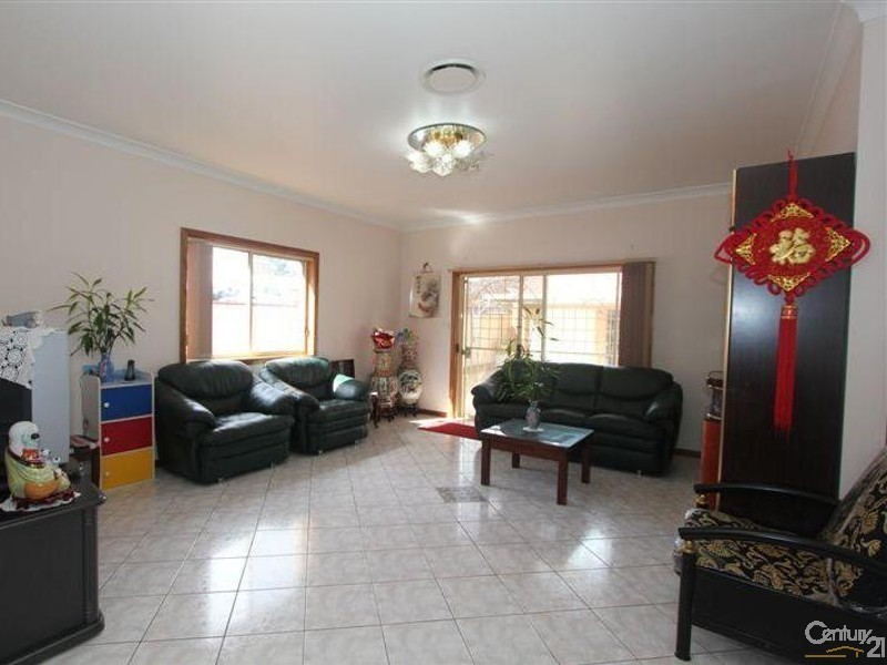 2 Broadarrow Road, Beverly Hills NSW 2209