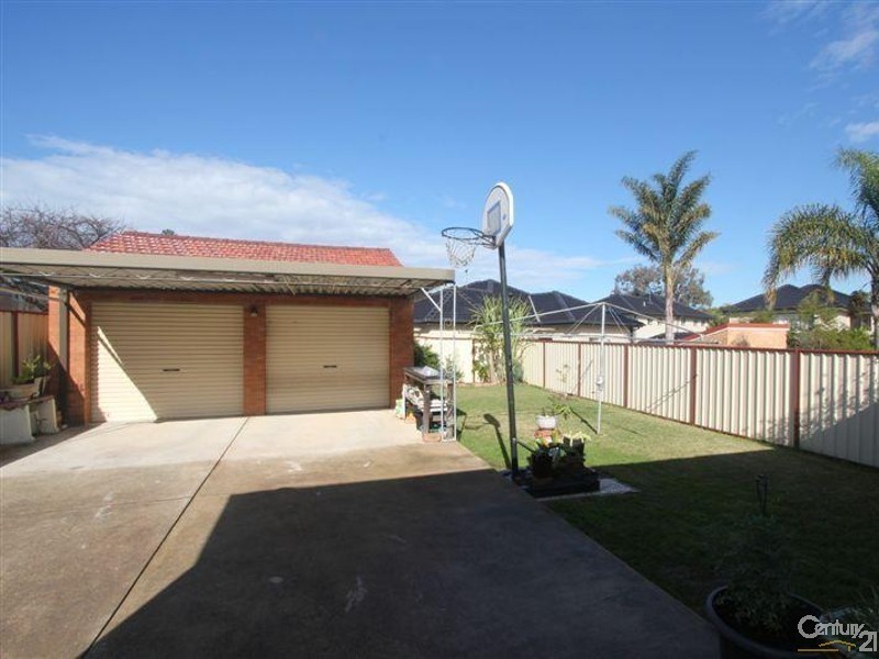 2 Broadarrow Road, Beverly Hills NSW 2209