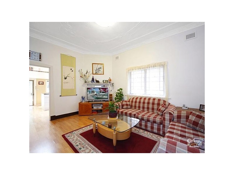 104 St Georges Pde, Hurstville NSW 2220