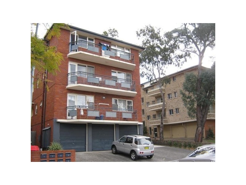 2/19 Gloucester Road, Hurstville NSW 2220