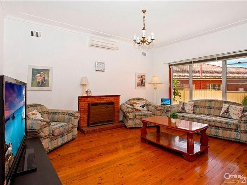 37 Mayfair Cr, Beverly Hills NSW 2209