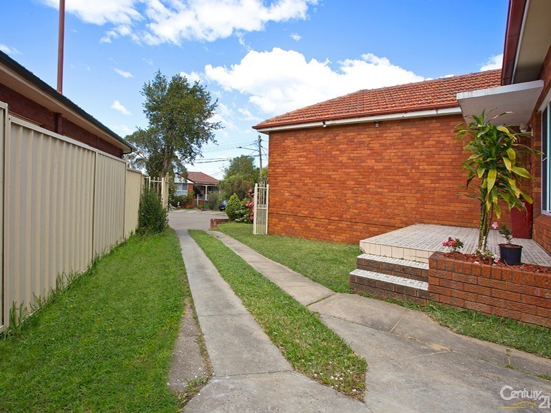 37 Mayfair Cr, Beverly Hills NSW 2209