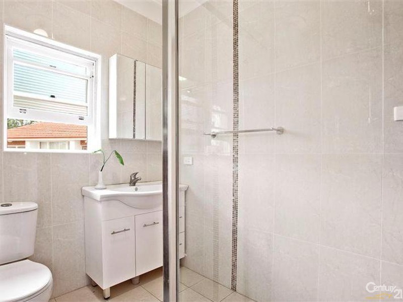 37 Mayfair Cr, Beverly Hills NSW 2209