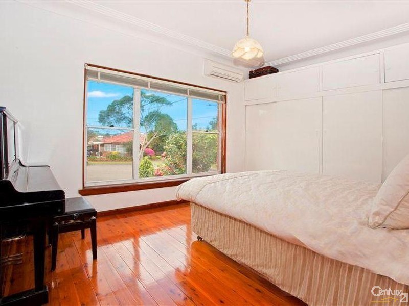 37 Mayfair Cr, Beverly Hills NSW 2209