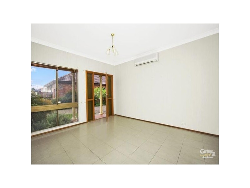 2/43 Clevedon Road, Hurstville NSW 2220