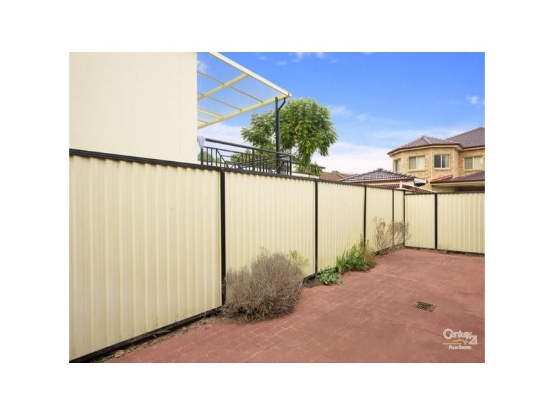 2/43 Clevedon Road, Hurstville NSW 2220