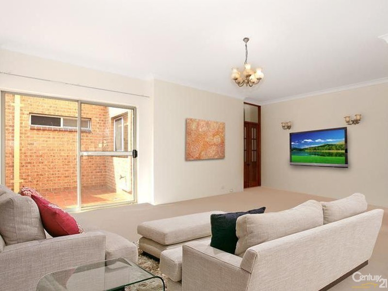 2/63 Clevedon Road ( Enter from Moore Street), Hurstville NSW 2220