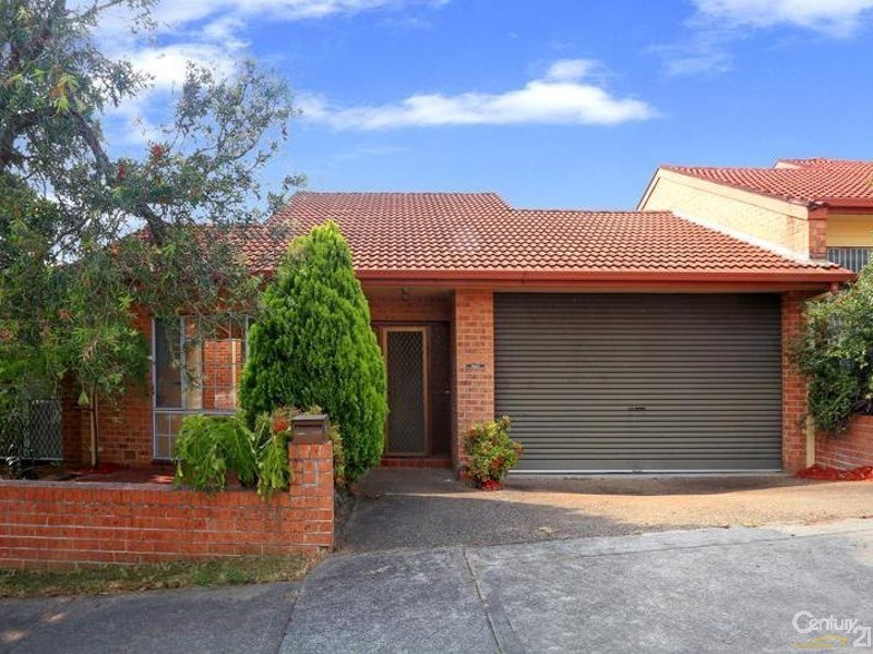 2/63 Clevedon Road ( Enter from Moore Street), Hurstville NSW 2220