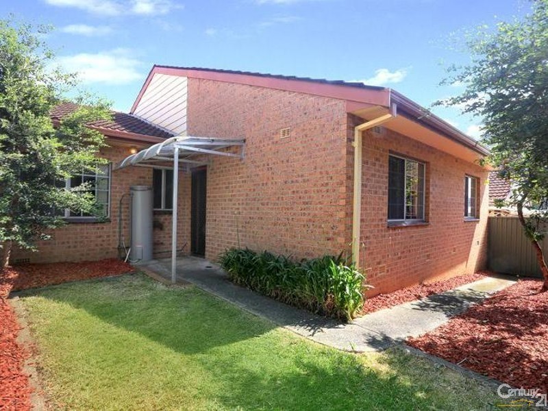 2/63 Clevedon Road ( Enter from Moore Street), Hurstville NSW 2220