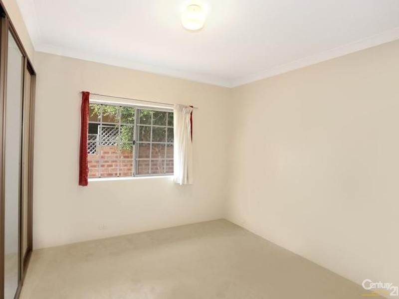 2/63 Clevedon Road ( Enter from Moore Street), Hurstville NSW 2220