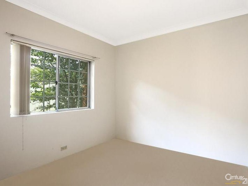 2/63 Clevedon Road ( Enter from Moore Street), Hurstville NSW 2220