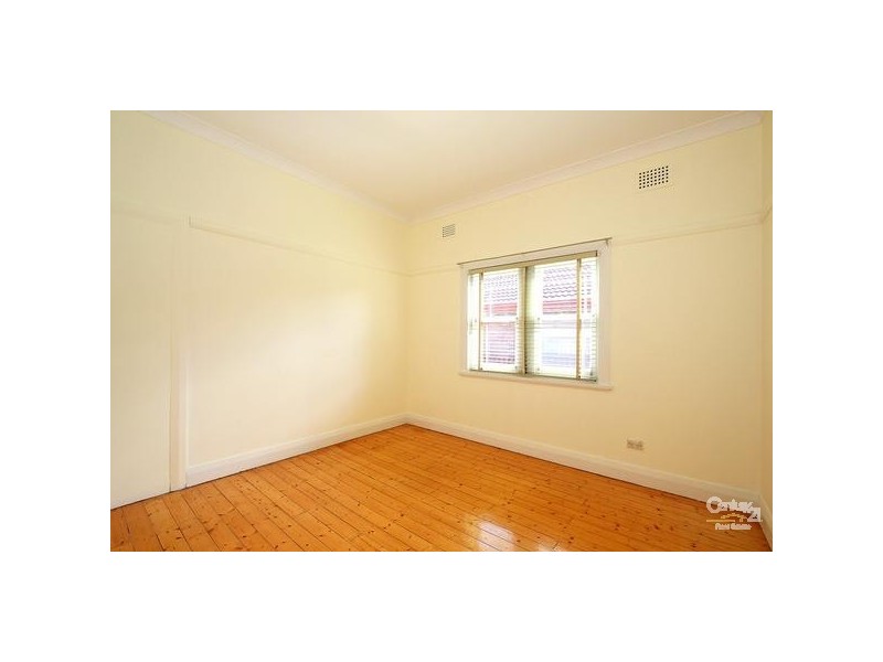 2/11 Moyarta Street, Hurstville NSW 2220