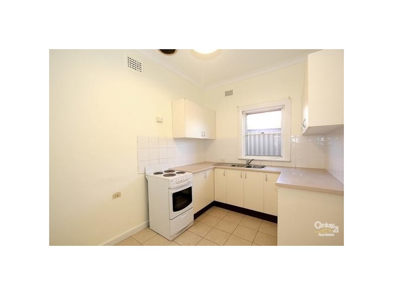 2/11 Moyarta Street, Hurstville NSW 2220