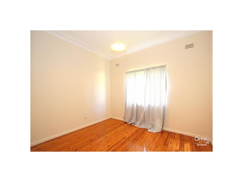 2/11 Moyarta Street, Hurstville NSW 2220