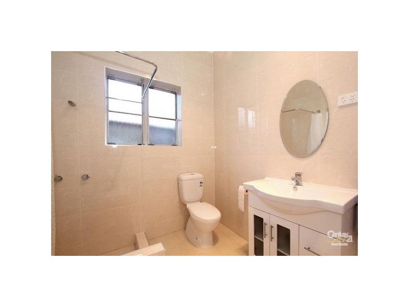 2/11 Moyarta Street, Hurstville NSW 2220