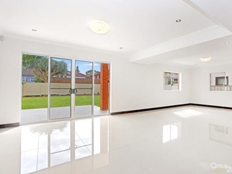 218 Carrington Avenue, Hurstville NSW 2220