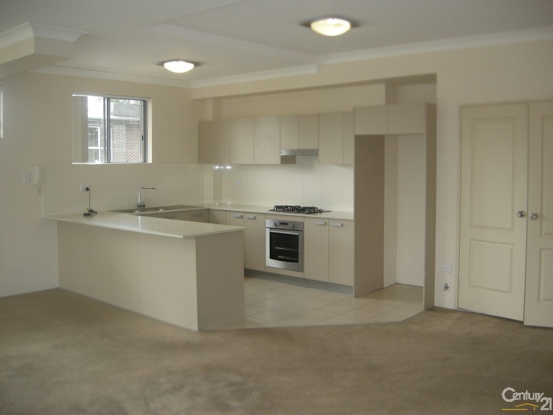 8/74-76  Hampton Court Road, Carlton NSW 2218