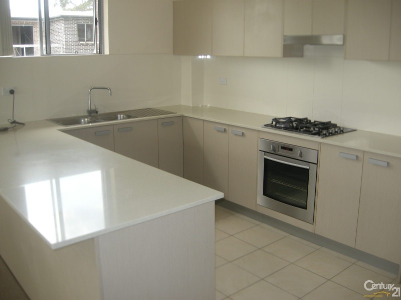 8/74-76  Hampton Court Road, Carlton NSW 2218