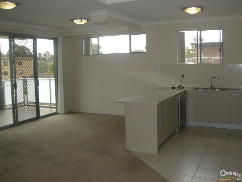 8/74-76  Hampton Court Road, Carlton NSW 2218