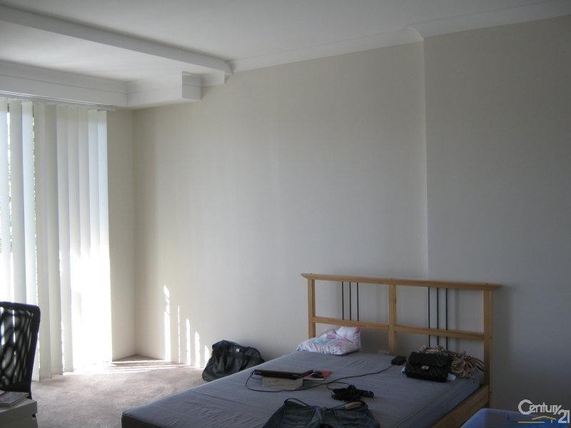 8/74-76  Hampton Court Road, Carlton NSW 2218