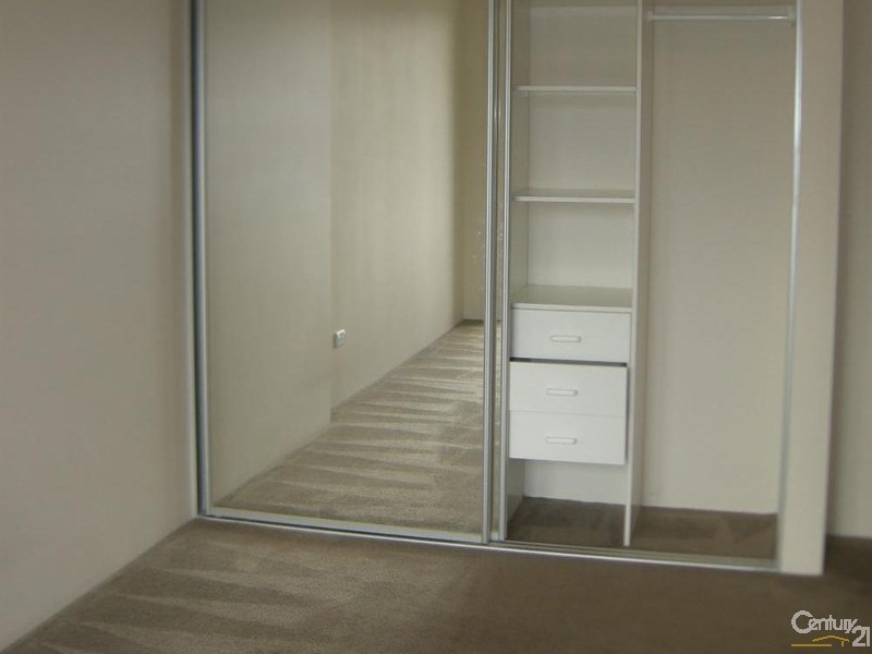 8/74-76  Hampton Court Road, Carlton NSW 2218