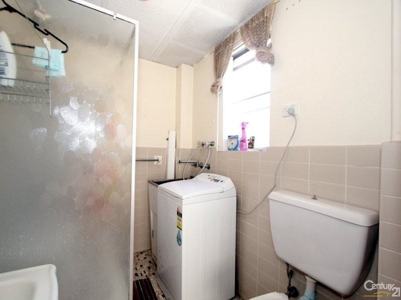 8/27  Cambridge Street, Penshurst NSW 2222