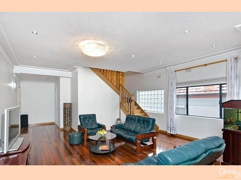 10 LYNESTA AVENUE, Bexley North NSW 2207