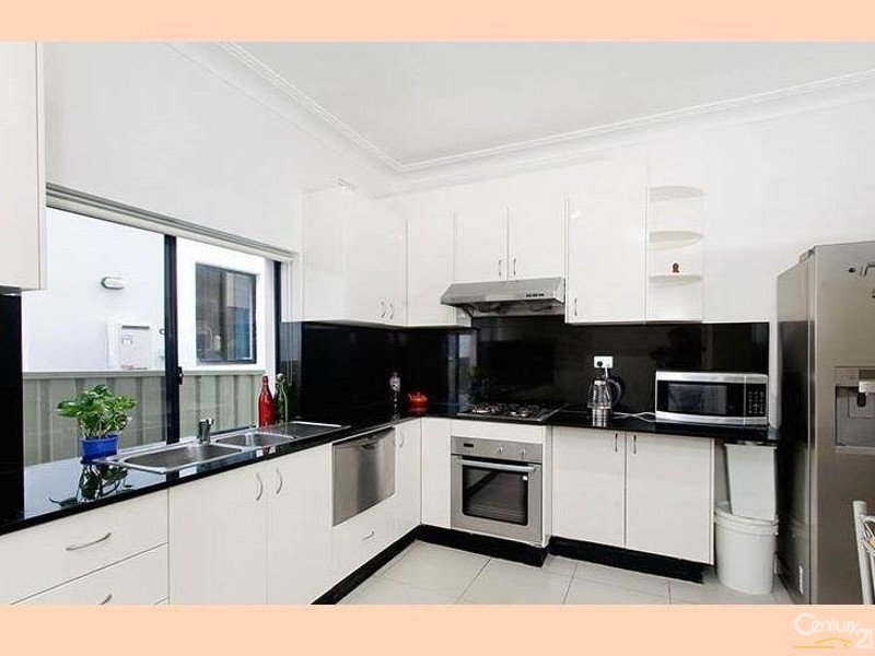 10 LYNESTA AVENUE, Bexley North NSW 2207