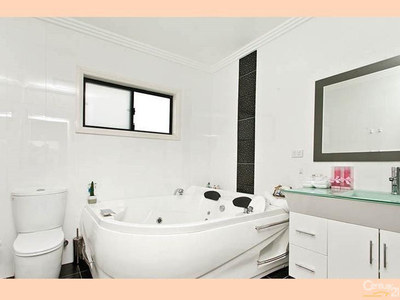 10 LYNESTA AVENUE, Bexley North NSW 2207