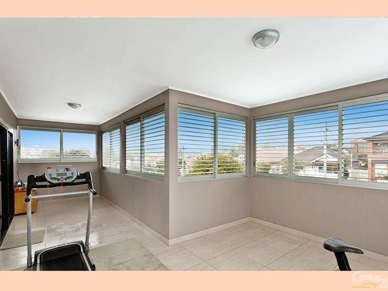 10 LYNESTA AVENUE, Bexley North NSW 2207