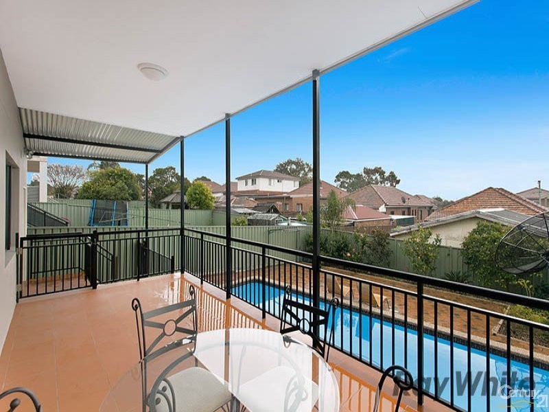 10 LYNESTA AVENUE, Bexley North NSW 2207